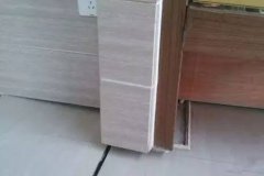 一樓大堂傾斜郵箱被拔離地面 對樓體無影響？