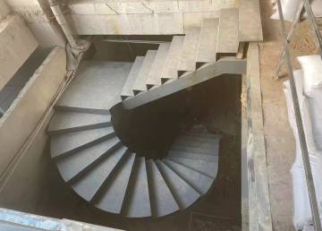 晏徽宴餐飲空間室內(nèi)旋轉(zhuǎn)樓梯